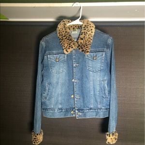 Jean jacket with leopard faux fur
